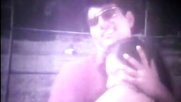 Tipul a împins Blonda chiar în filme porno cu femei grase si mature anus.