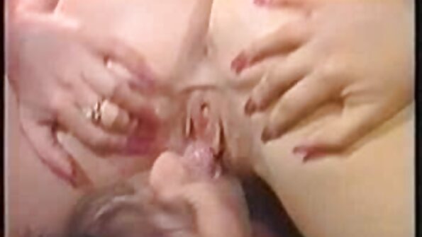Tipul a terminat porno cu grase mature o fată drăguță limba, impletituri pe cap